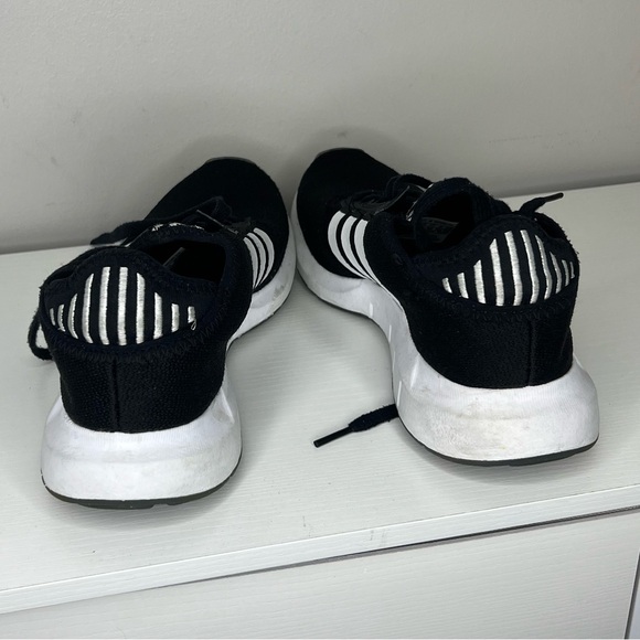 Adidas Black and White Sneakers Swift Essentials running shoe. Size 8.5. - Picture 4 of 5